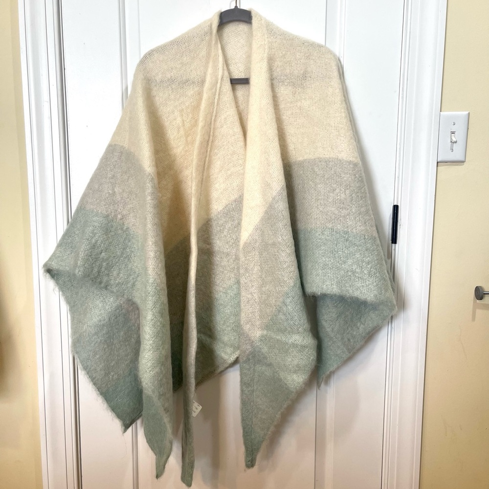 ๐ DONEGAL DESIGN IRELAND MOHAIR WOOL BLANKET CAPE - Picture 2 of 12